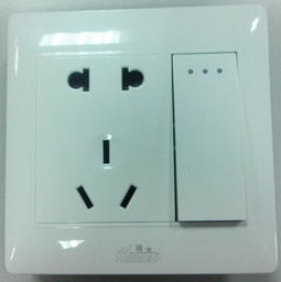 如何將五孔插座與開關(guān)和接近傳感器連接以實現(xiàn)獨立控制